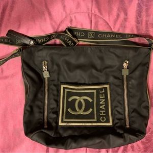 Chanel authentic messenger bag $400 or bo